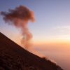 Stromboli vulkaan bij zonsondergang