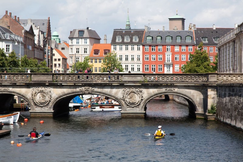 Kanoen door de grachten van Kopenhagen, Denemarken
