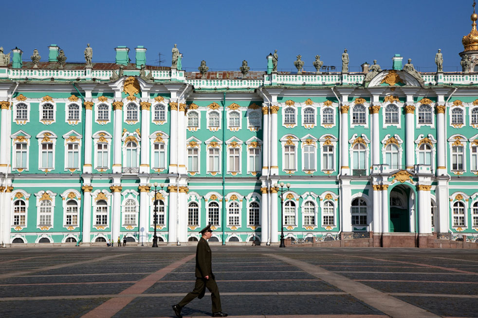 De gevel van museum De Hermitage in St Petersburg