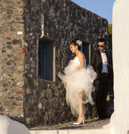 Santorini, Cycladen, Griekenland: bruidspaar in Oia
