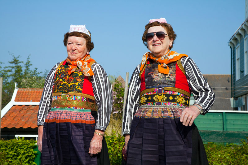 Vrouwen uit Marken in traditionele kleding. Koningsdag, koninginnedag, vieren, typisch Hollands, Nederland, vieren, feest, festival, Marken,