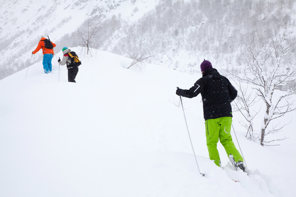 wintersport Noorwegen, langlaufen naar een ijsgrot. IJsgrot in de Nigardsbreen in Noorwegen