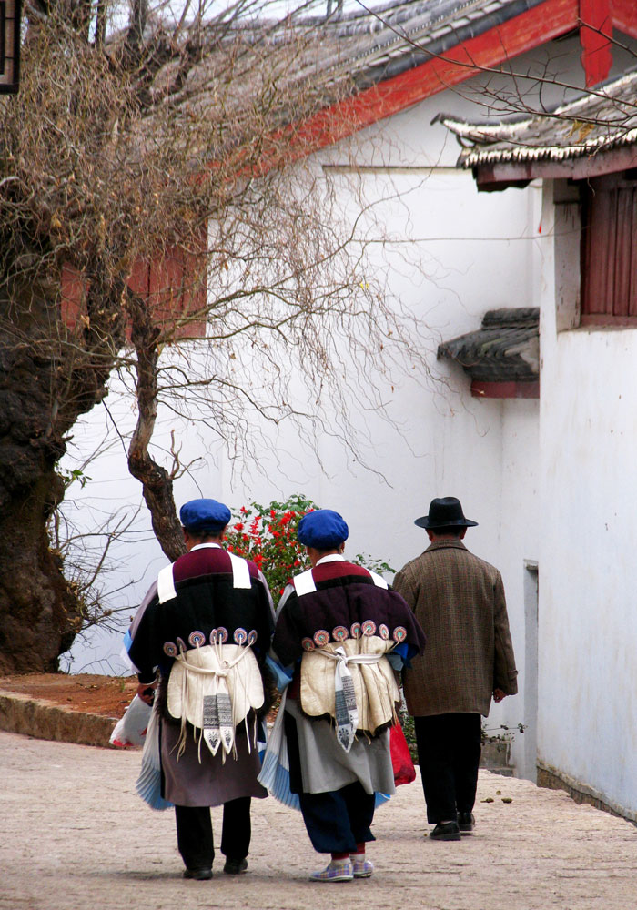 Gelukkig, er zijn ook rustige straten in Lijiang in de provincie Yunnan in China.