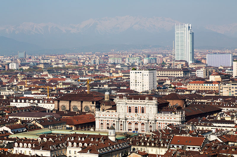 Uitzicht over Turijn vanaf het filmmuseum Mole Antonelliana 