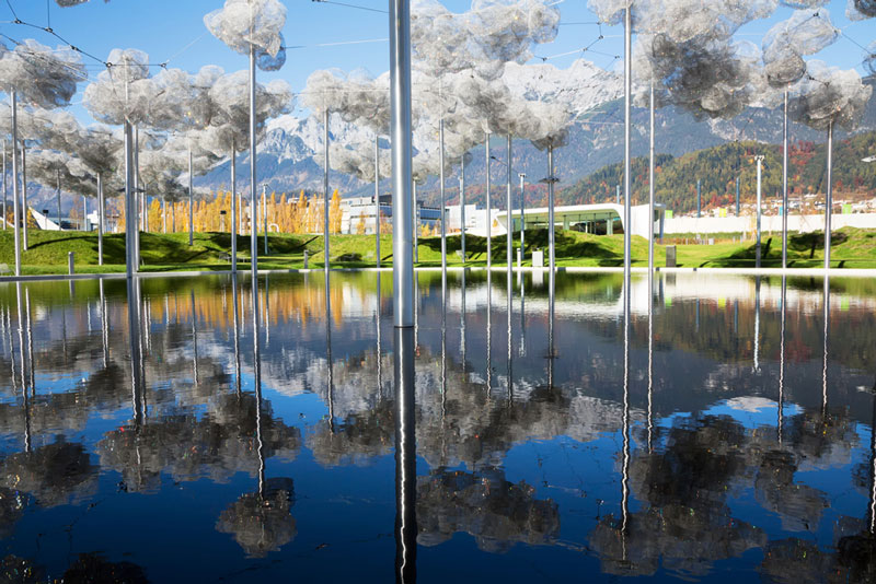 De Crystal Cloud en de Mirror Pool in Kristallwelten van Swarovski in Wattens, vlakbij Innsbruck, Oostenrijk