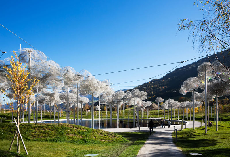De Crystal Cloud en de Mirror Pool in Kristallwelten van Swarovski in Wattens, vlakbij Innsbruck, Oostenrijk