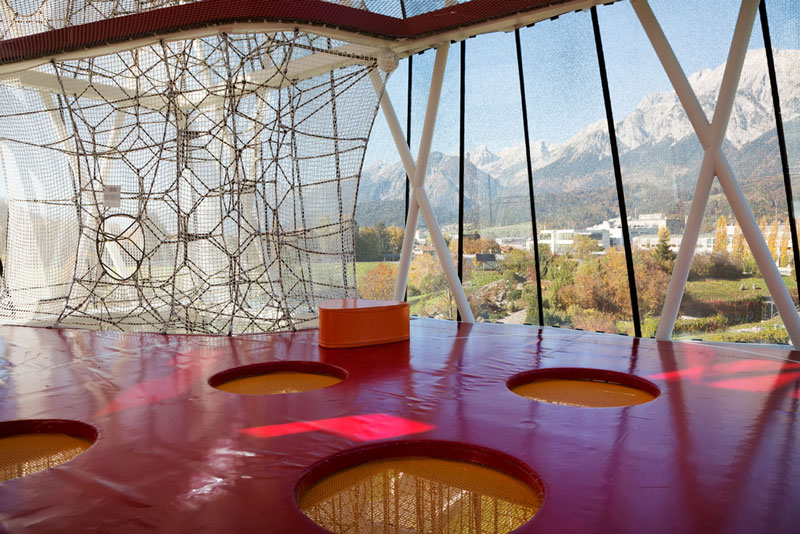 De kinder speeltoren in Kristallwelten van Swarovski in Wattens, vlakbij Innsbruck, Oostenrijk