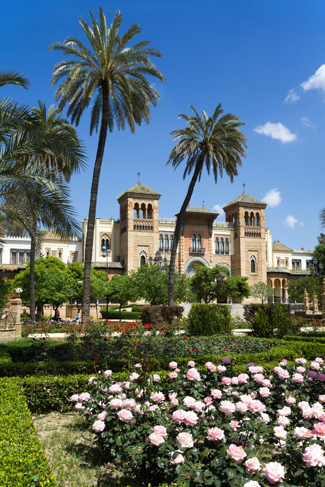 Enjoy the gardens and flowers in the Parque de Maria Luisa in Seville, Spain, what to do, travel guide, city trip