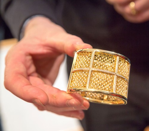 Stedentrip Brugge Handmade: unieke sieraden met kant van goud van Peter Quijo