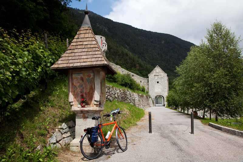 Fietsen in Zuid-Tirol, Italie: relaxt fietsen met de bergen op de achtergrond