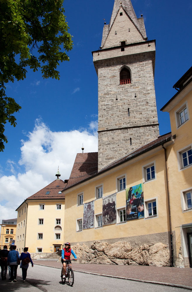Fietsen in Zuid-Tirol, Italie: het knusse centrum van Bruneck