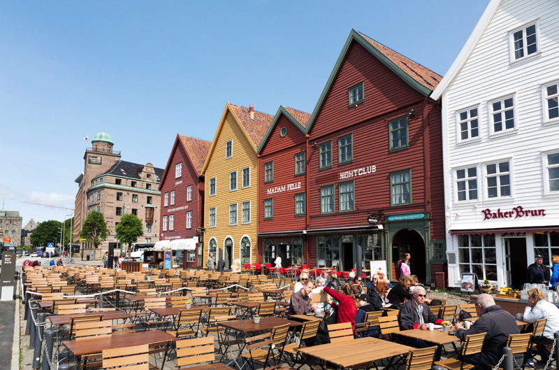 Rondreis Noorwegen: oergezellig, die oude Hanze-wijk Bruggen in Bergen.
