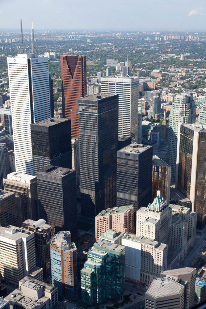 Uitzicht over de stad vanuit de CN Tower in Toronto, Canada. 