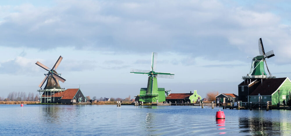 De Zaanse Schans, een van de populairste toeristische trekpleisters van Nederland. Zaandam, de molens van de Zaanse Schans, toeristische bestemming in Zaanstad