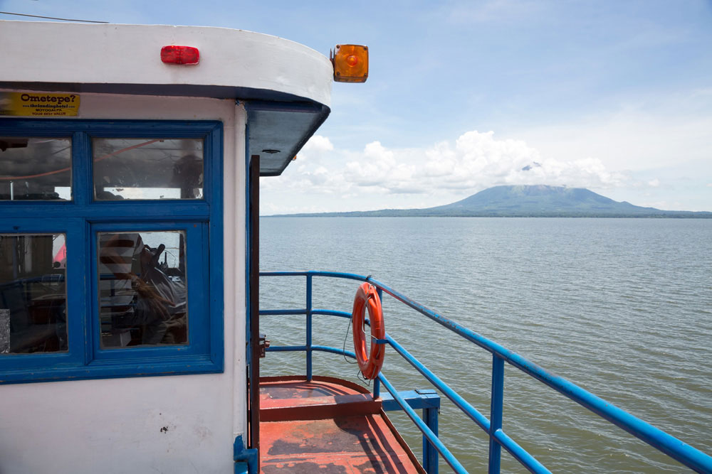 Op de ferry naar Isla de Ometepe in Nicaragua.