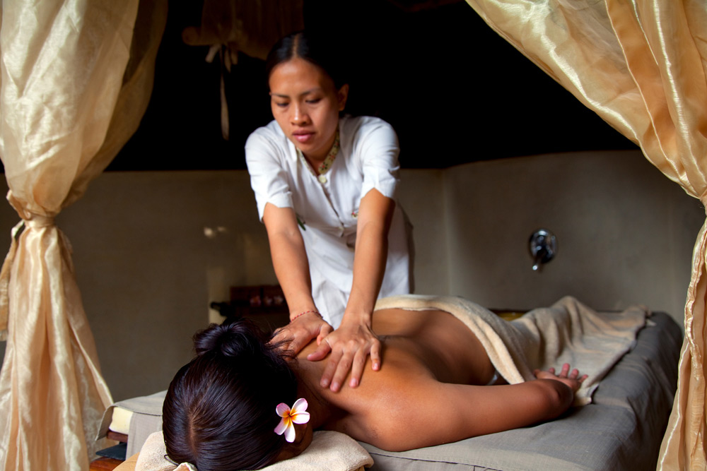 Een massage in het luxe Bagus Jati Resort op Bali, Indonesie