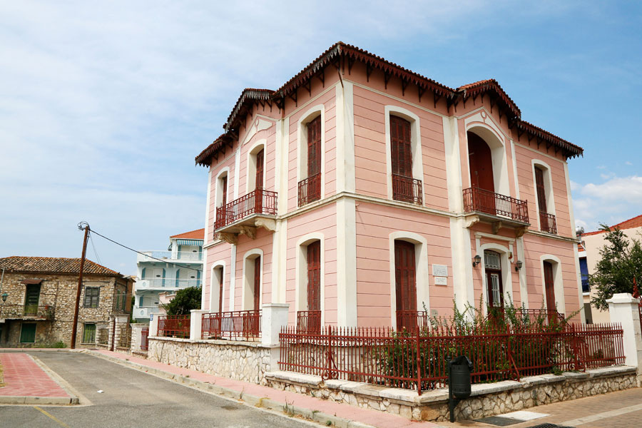 Klassieke villa's in Messolonghi stad, Griekenland