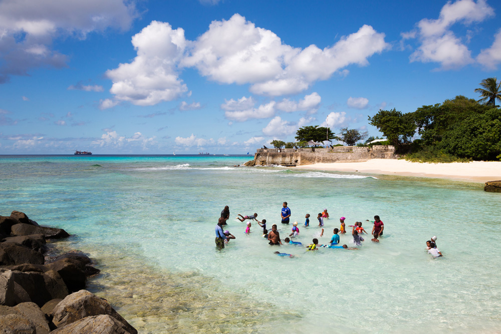 Hoe fijn is dat, schoolzwemmen in de oceaan. Barbados, Hilton hotel.