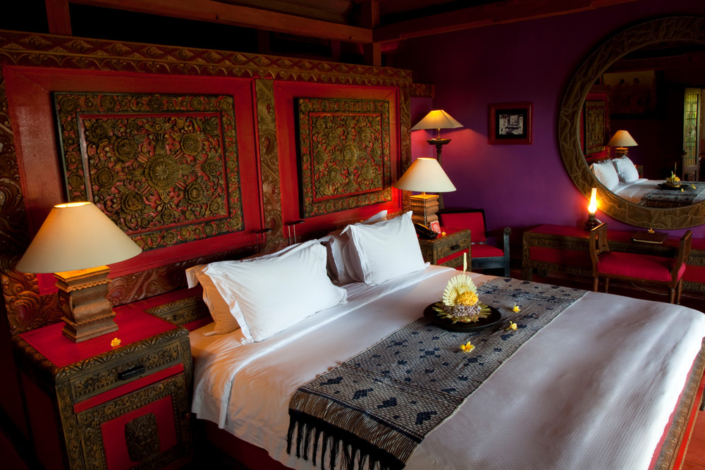 Een van de luxe kamers in het resort Tugu Bali op Bali, Indonesie