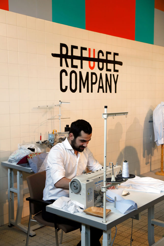 Lola Lik biedt plaats aan initiatieven om vluchtelingen te helpen zoals Refugee Company. Amsterdam Zuidoost.