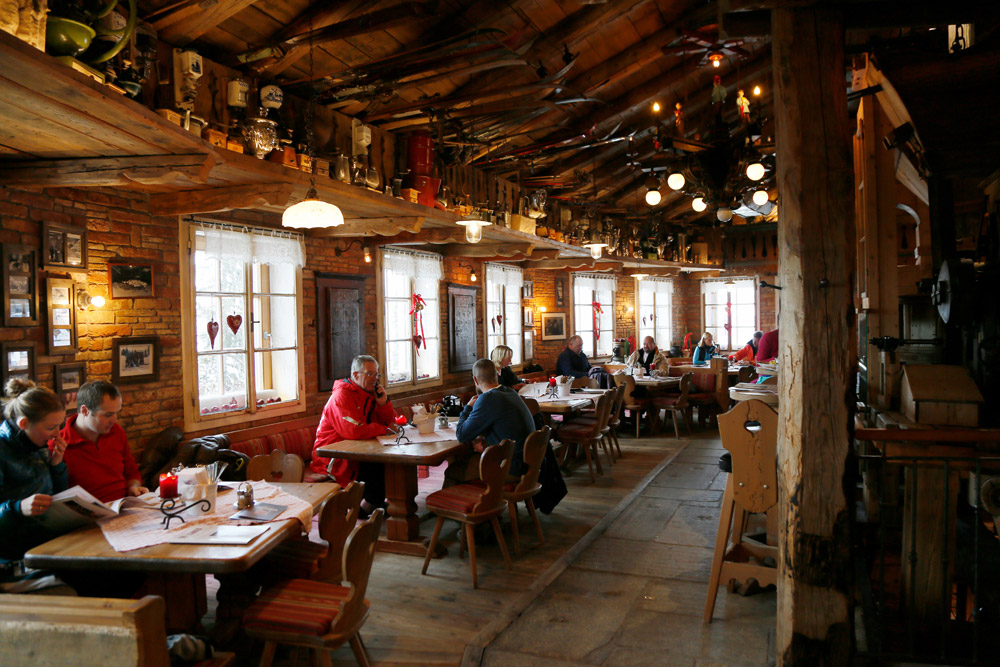 Pisterestaurant Alte Schmiede in het wintersportgebied van Leogang