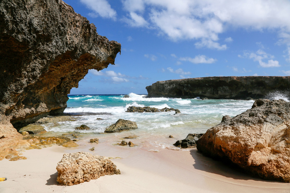 Strand top 5 Aruba: Pootjebaden kan bij Boca Prins, zwemmen wordt afgeraden.