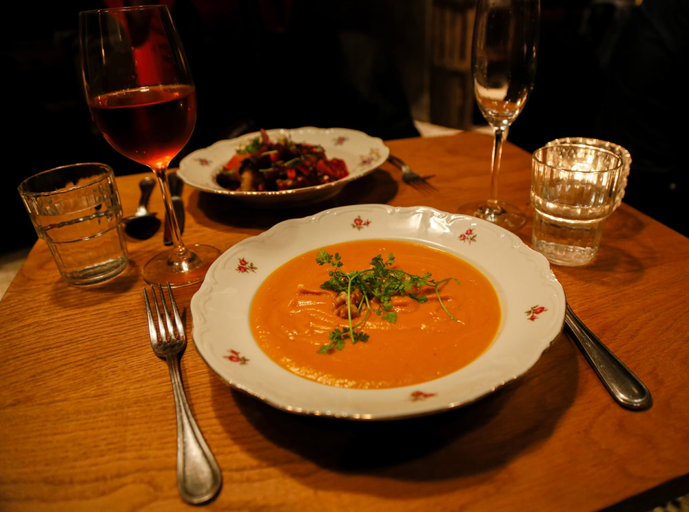 Stedentrip Brussel: Restaurant Brussel: wortelsoep bij Oficina