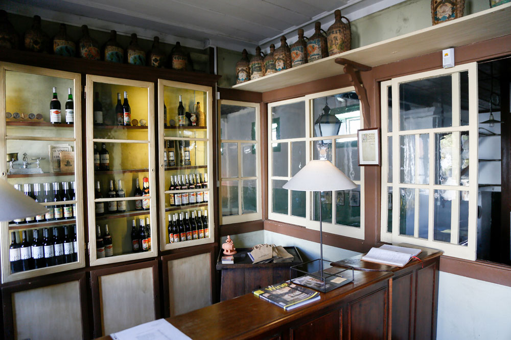 Het winkeltje van Viuva Gomes, een wijnhuis in de Colares wijnregio.