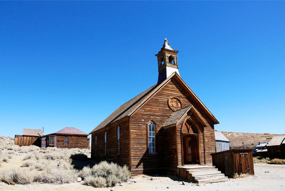 Kerkje in het spookstadje Bodie, Californie, vakantie, rondreis Amerika