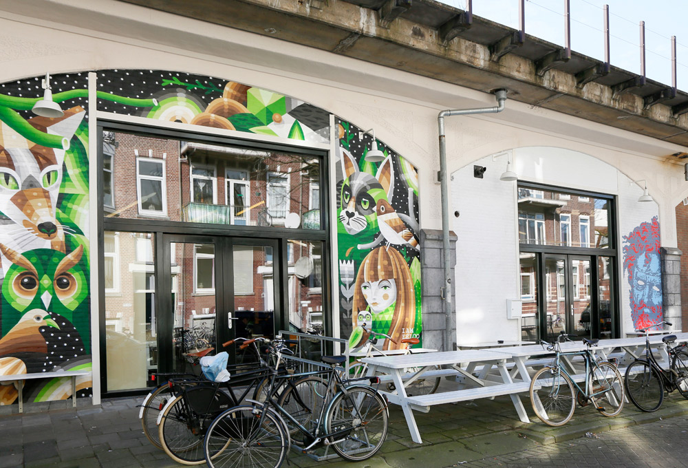 Gevel met graffiti bij Man met Bril Koffie, Rotterdam-Nooord