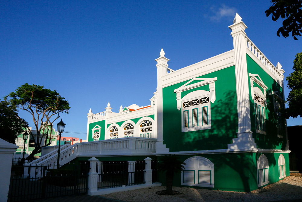 Het stadhuis van Oranjestad, Aruba.