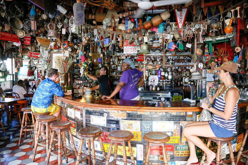 Charlie's Bar in San Nociloas, de oudste bar van Aruba.