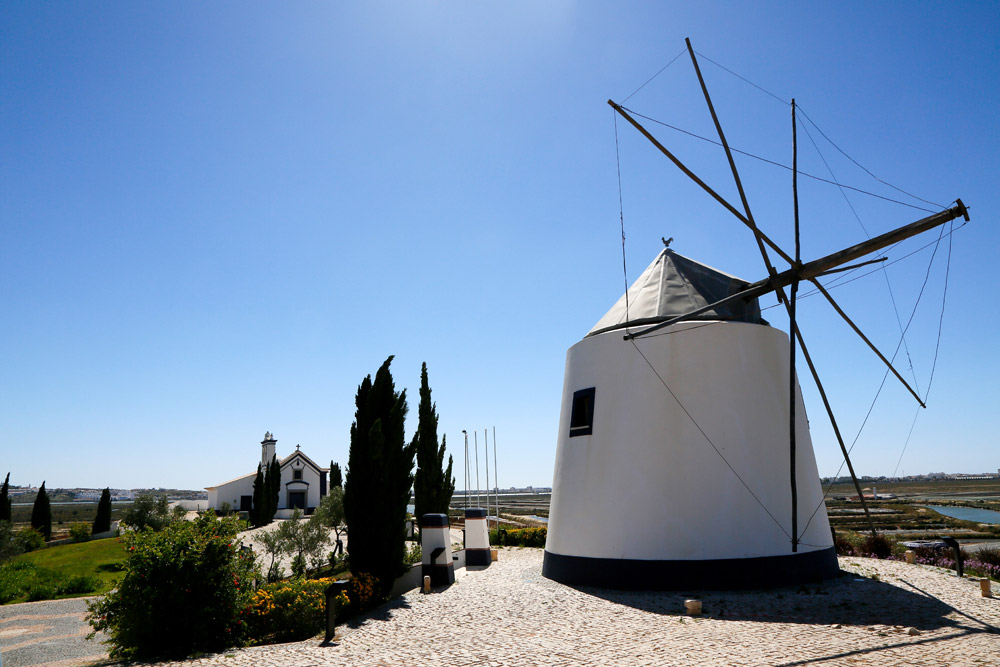 De oude windmolen in Castro Marim, Algarve, Portugal