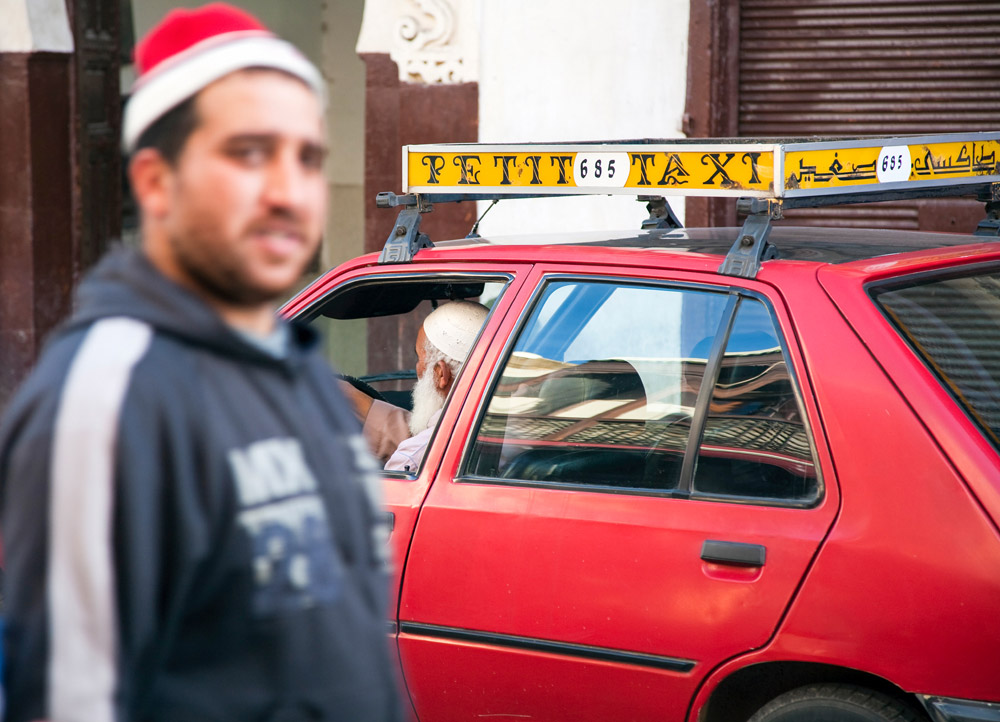 De Petit Taxi zorgt voor snel vervoer in FesRondreis Marokko, koningssteden, camperrondreis,