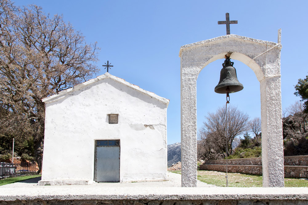 Overal staan kleine kerkjes in de velden, vakantie Kreta, vakantie Kreta, Griekenland