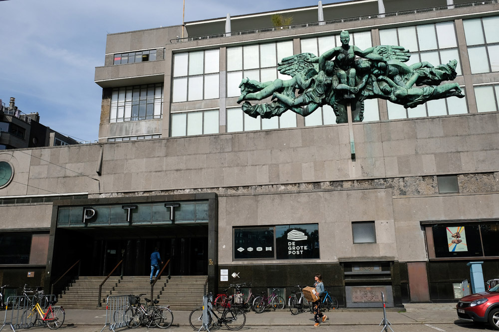 Het modernistische oude postkantoor in Oostende