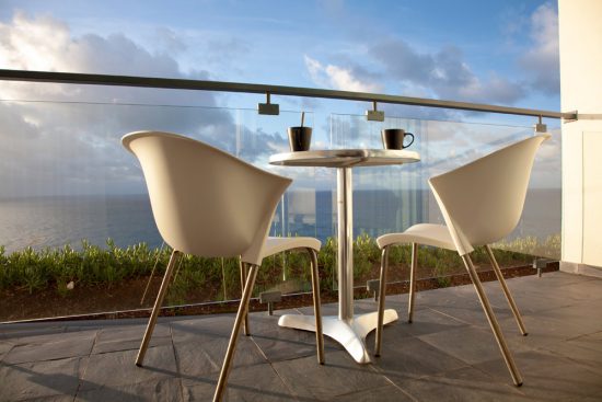 Genieten op je privé balkon bij Estalagem Ponta do Sol, hotels, Madeira, portugal
