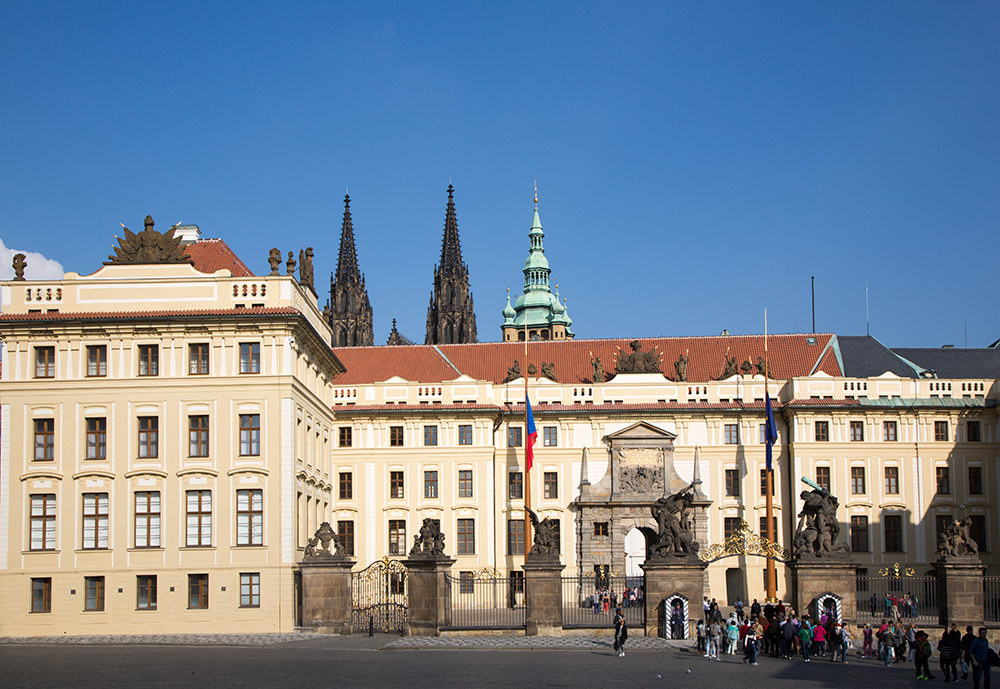 Praag, Tsjechie, De Burchtwijk van Praag is het grootste omsloten burchtgebied ter wereld