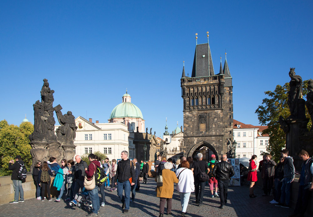 Praag, Tsjechie, De drukbezochte Karelsbrug