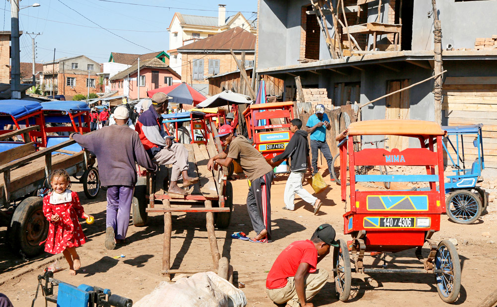 Rondom de sabotsy markt in Antisabe, Madagascar, Madagaskar