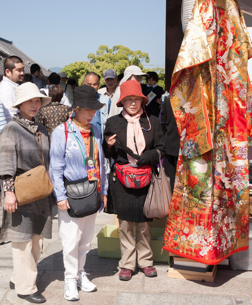 Tweedehands kimono's bij de To-ji tempel, stedentrip, rondreis, Kyoto, Japan