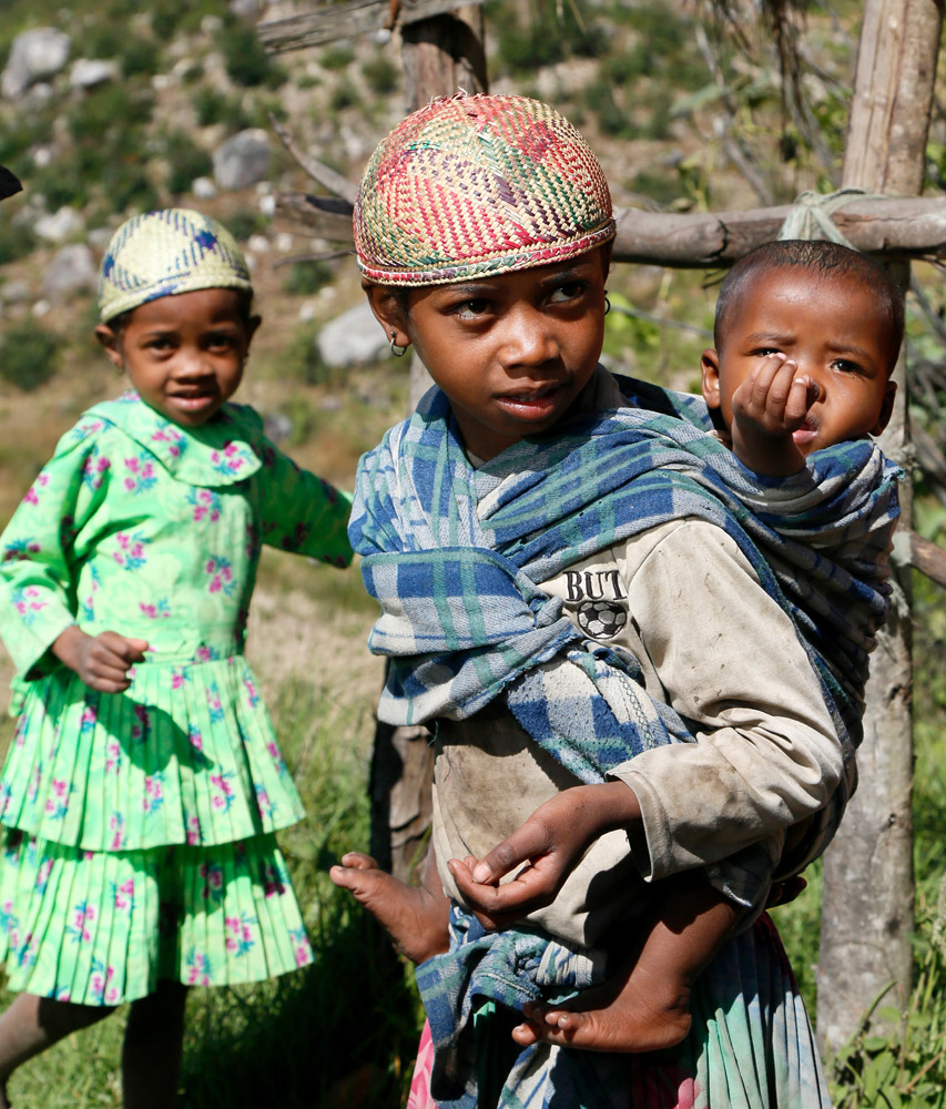 Soms dragen mensen heel bijzondere hoeden., Madagascar, Madagaskar, rondreis, vakantie, rondreizen, just like to travel, reisblog, reisfotografie, tavelblog, reisjournalist, 