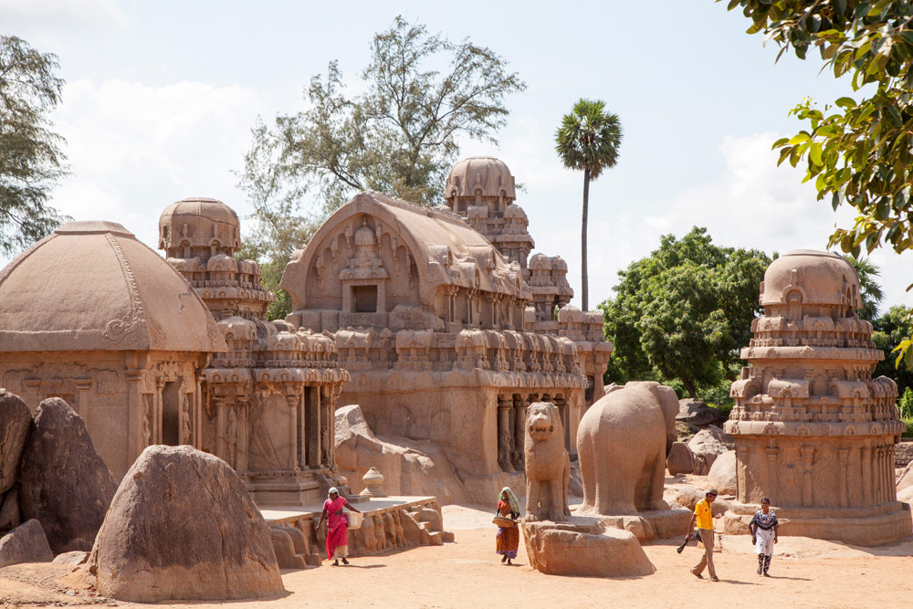 Er zijn vele bezienswaardigheden en monumenten in Mamallapuram, Tamil Nadu, India