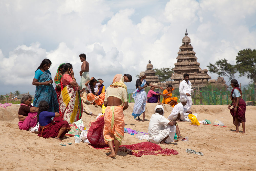 Relaxen op het strand van Mamallapuram, Tamil Nadu, rondreis India