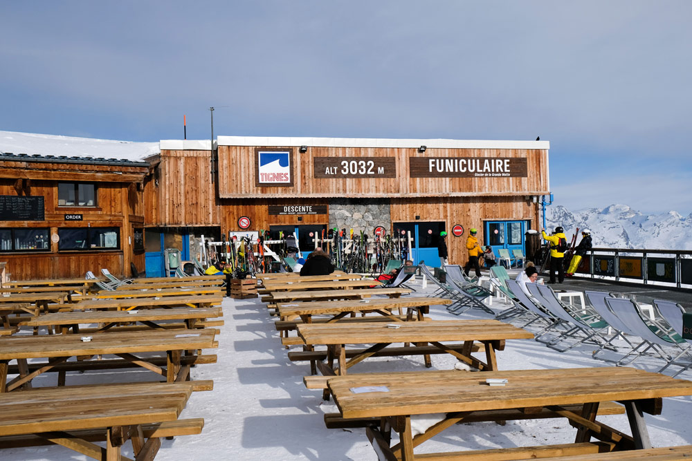 Even langs de selfservice en dan eten op ruim 3000 meter hoogte, Tignes - Val dÍsere, wintersport Espace Killy, Frankrijk