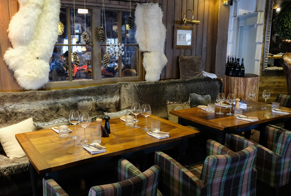 Verruil de kou van gletsjer Grande Motte voor de warmte van restaurant Panoramic, Tignes - Val dÍsere, wintersport Espace Killy, Frankrijk