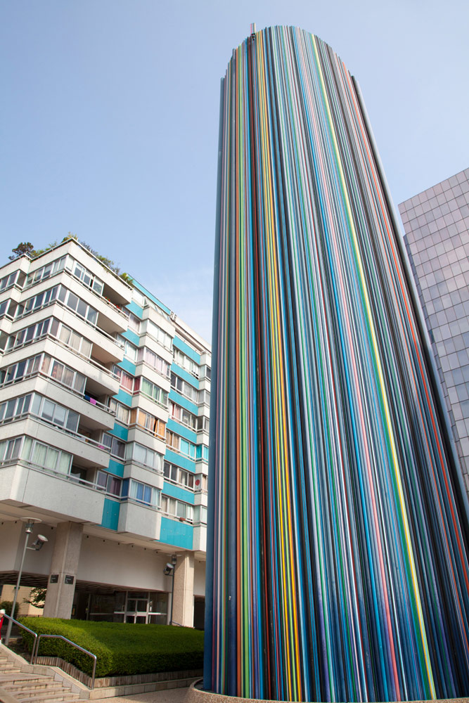 La Défense, Parijs: de kleurrijke toren Le Moretti van Raymond Moretti