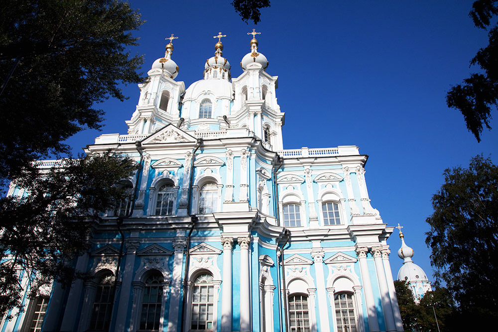 Het babyblauwe Smolnyklooster in St Petersburg, architectuur, stedentrip, Rusland