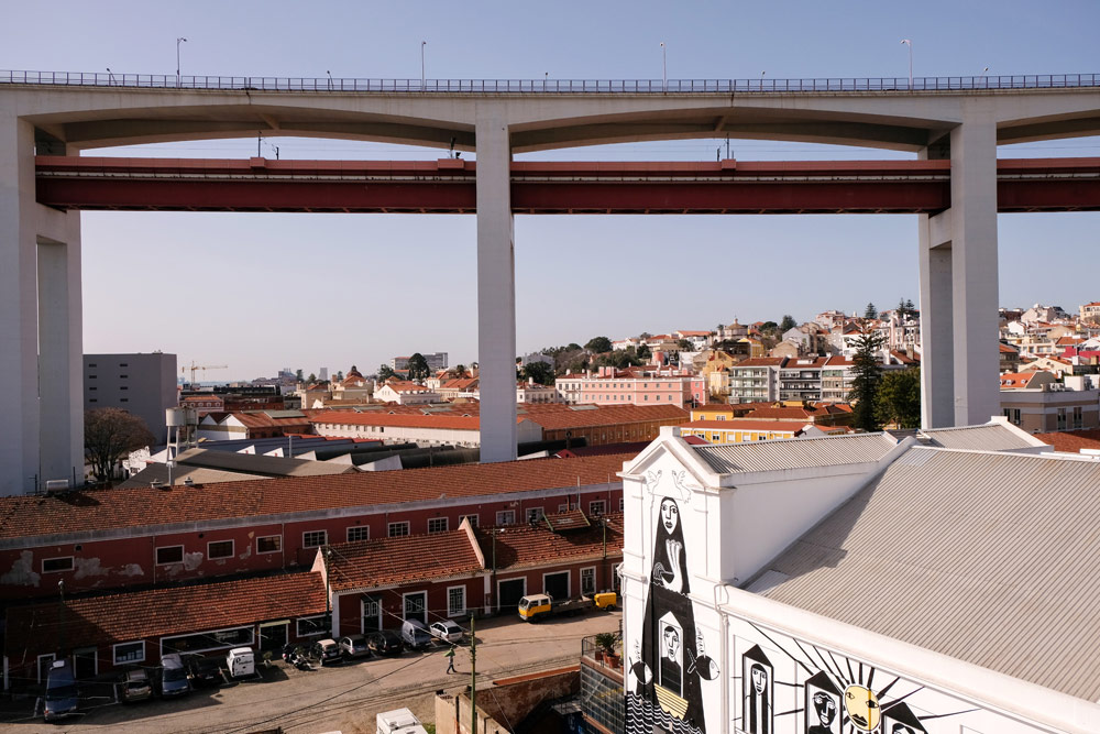 Het uitzicht vanaf het terras van restaurant Rio Marravilha. Stedentrip Lissabon, Portugal, trendy hotspots, bezienswaardigheden