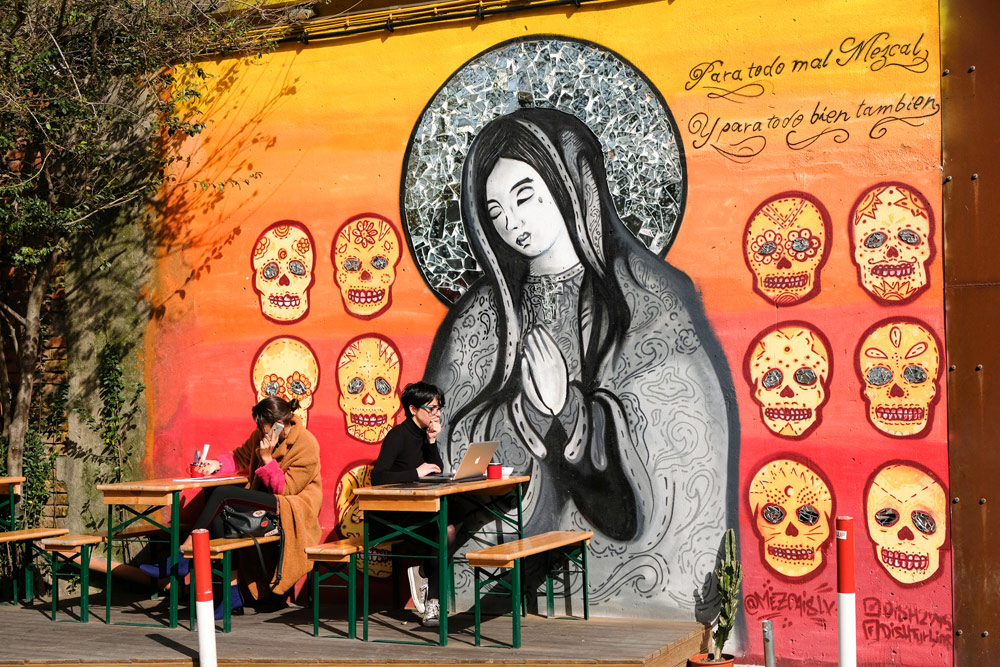 Street art en koffie bij LX factory Stedentrip Lissabon, Portugal, trendy hotspots, bezienswaardigheden